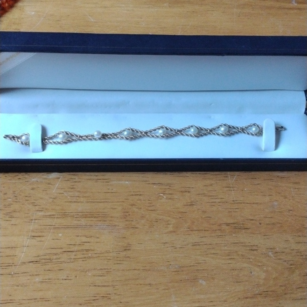Pearl and 14K Gold bracelet